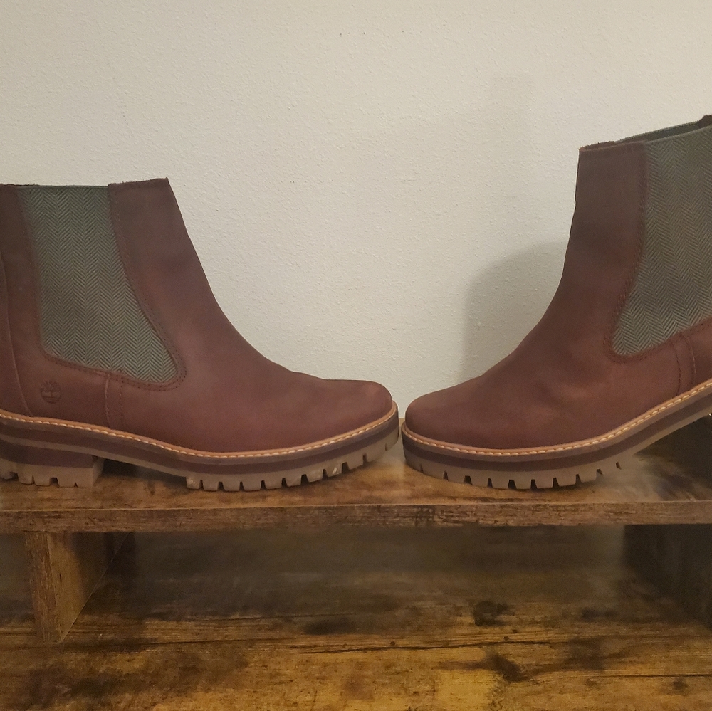 Timberland Courmayeur Chelsea Boots. Burgundy Size 10